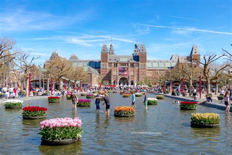 Amsterdam tourist attractions .